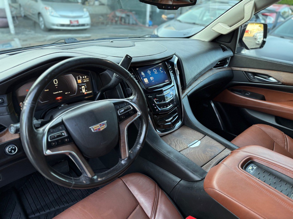 2015 Cadillac Escalade Image 12