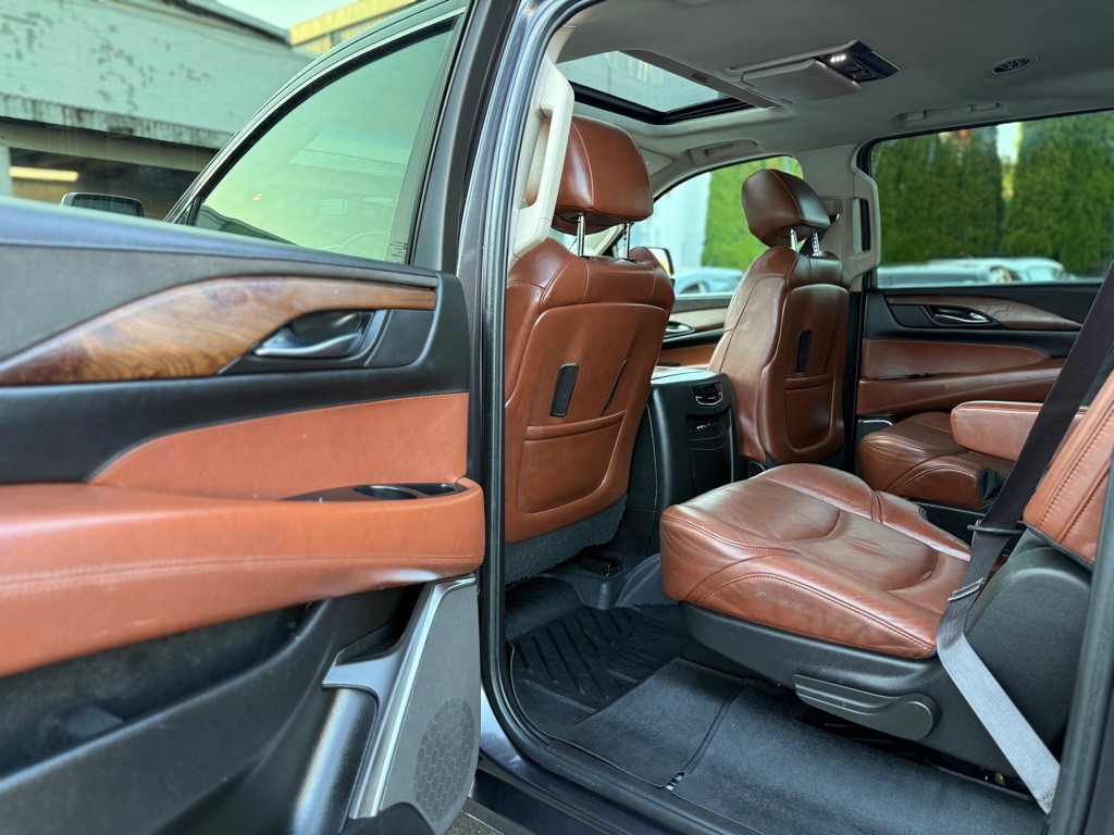 2015 Cadillac Escalade Image 14