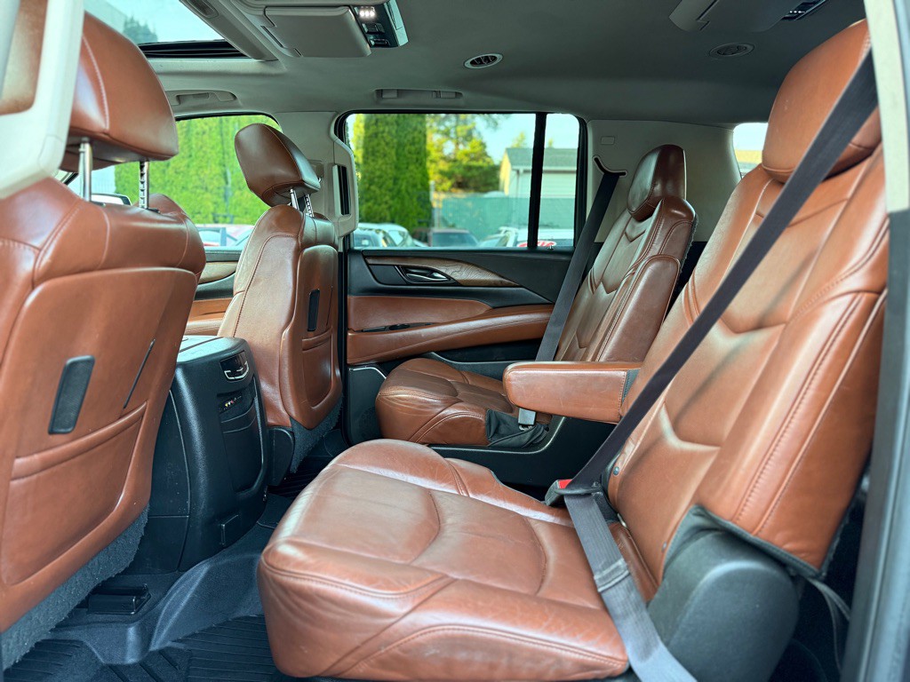 2015 Cadillac Escalade Image 15