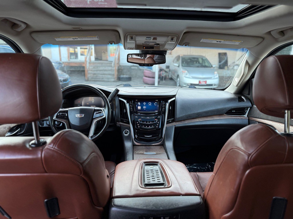 2015 Cadillac Escalade Image 18