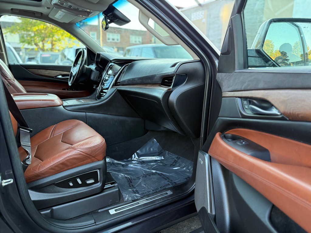 2015 Cadillac Escalade Image 20