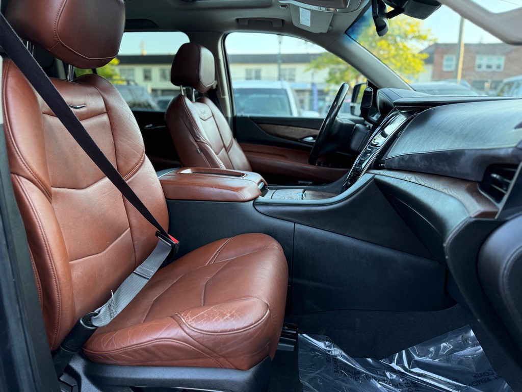 2015 Cadillac Escalade Image 21