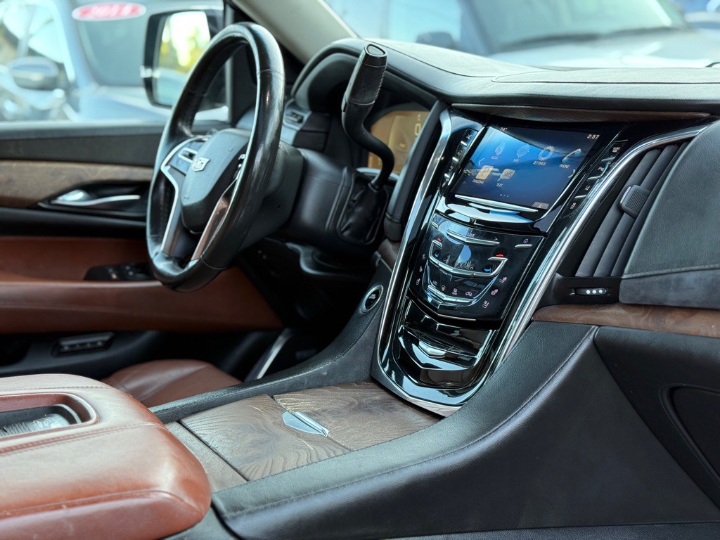 2015 Cadillac Escalade Image 22
