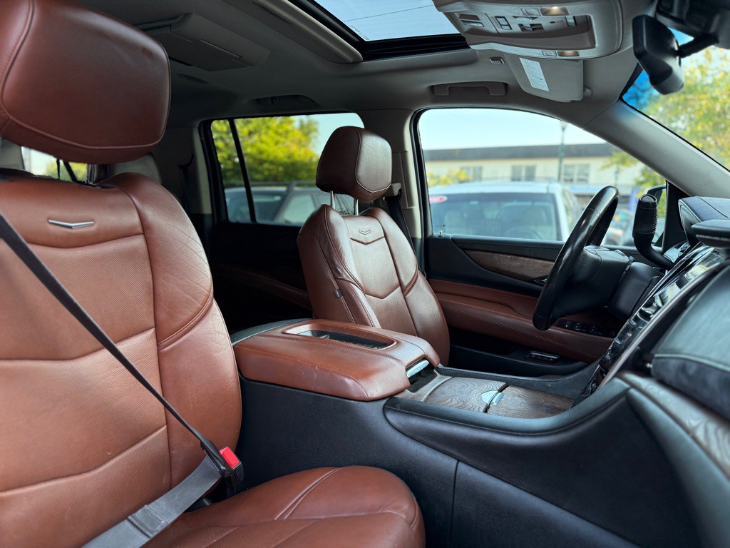 2015 Cadillac Escalade Image 24