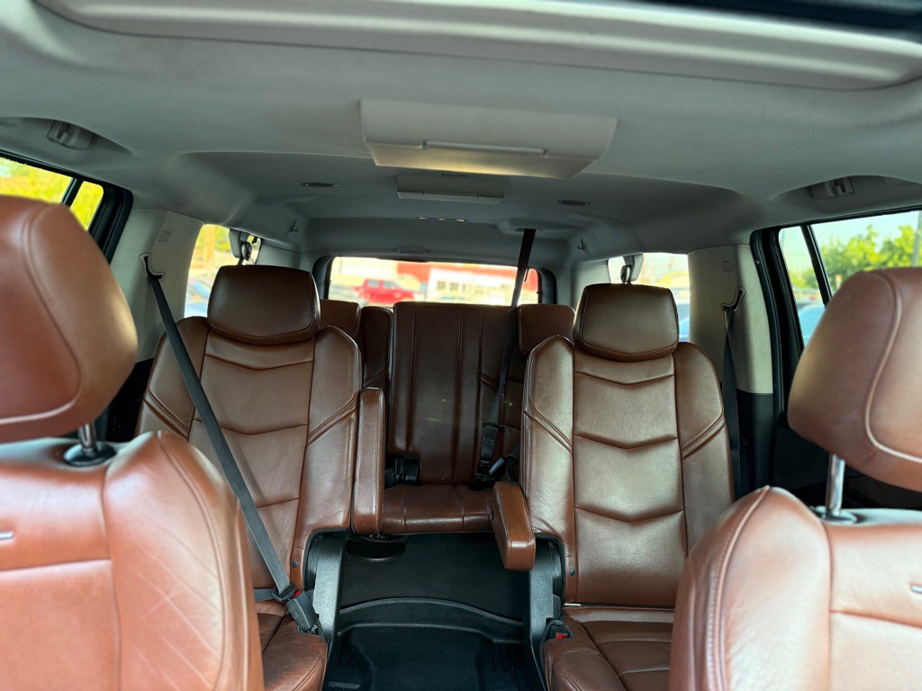 2015 Cadillac Escalade Image 25