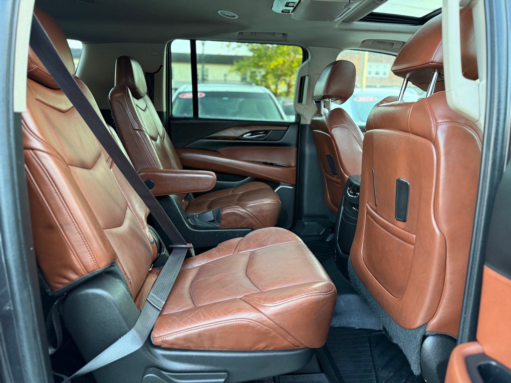 2015 Cadillac Escalade Image 26