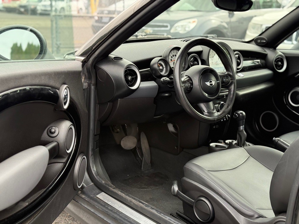 2012 MINI Cooper Image 11