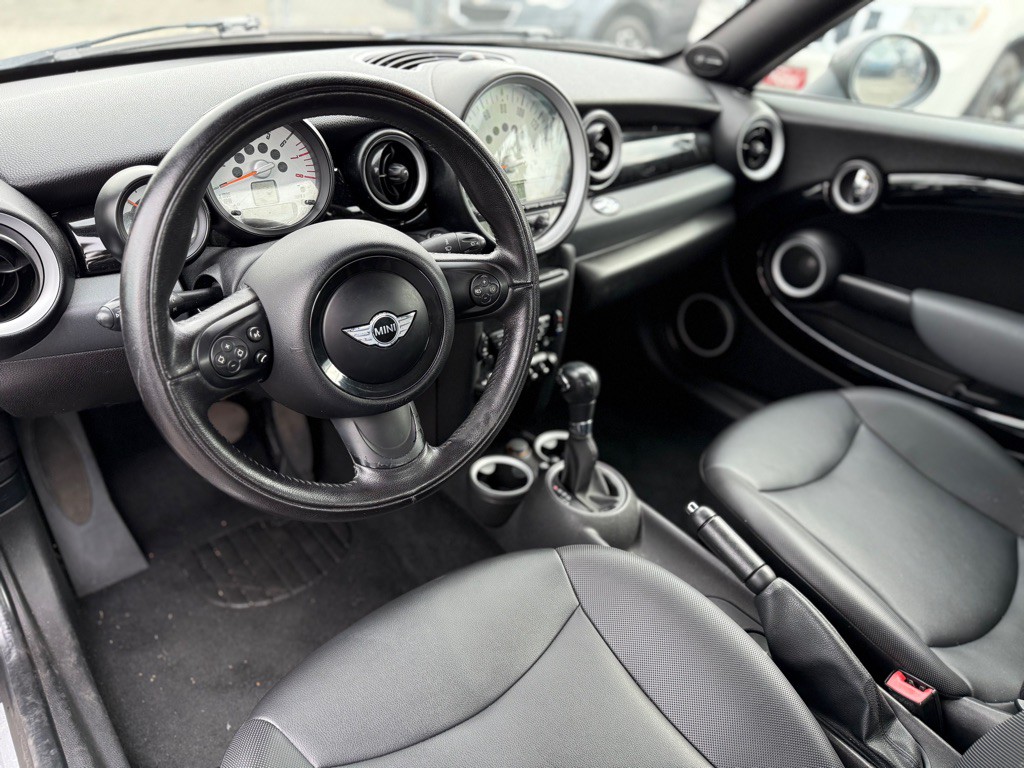 2012 MINI Cooper Image 13