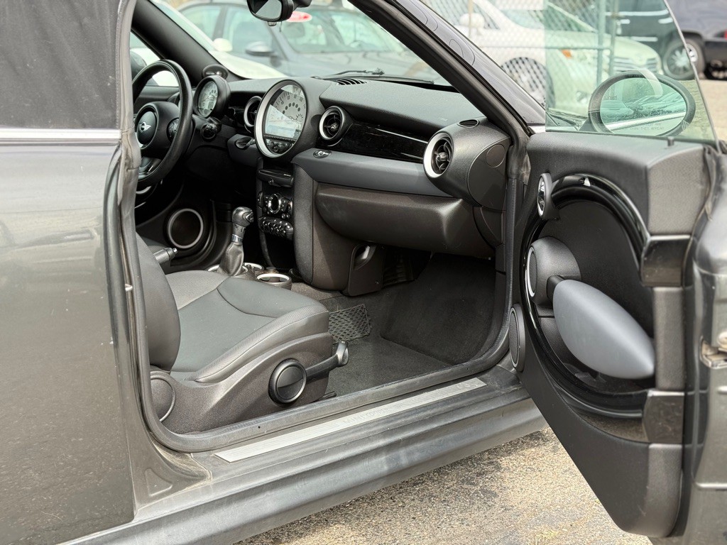 2012 MINI Cooper Image 15