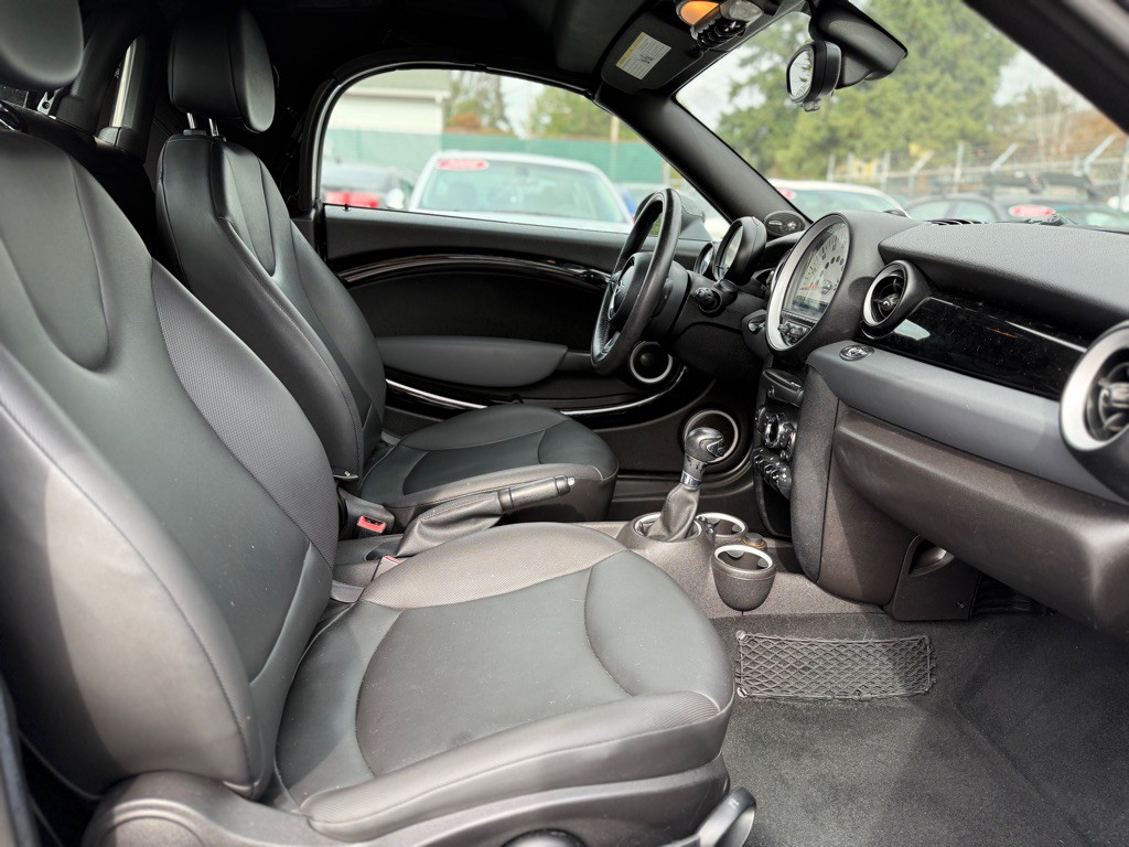 2012 MINI Cooper Image 16
