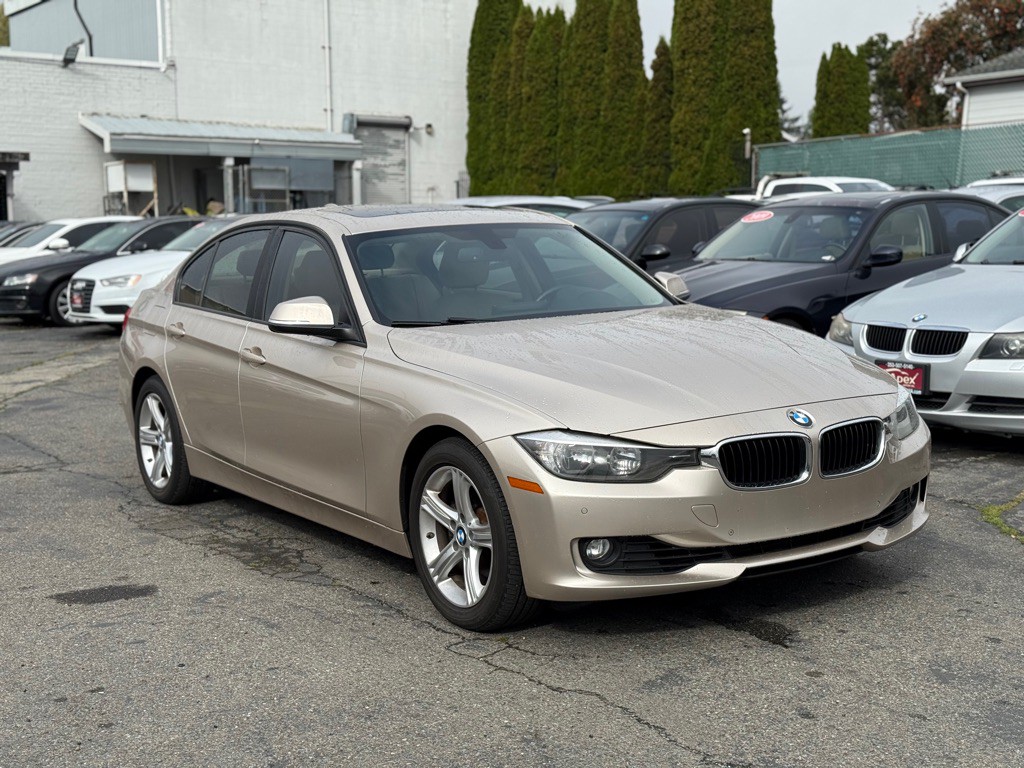 2013 BMW 3 Series Image 2