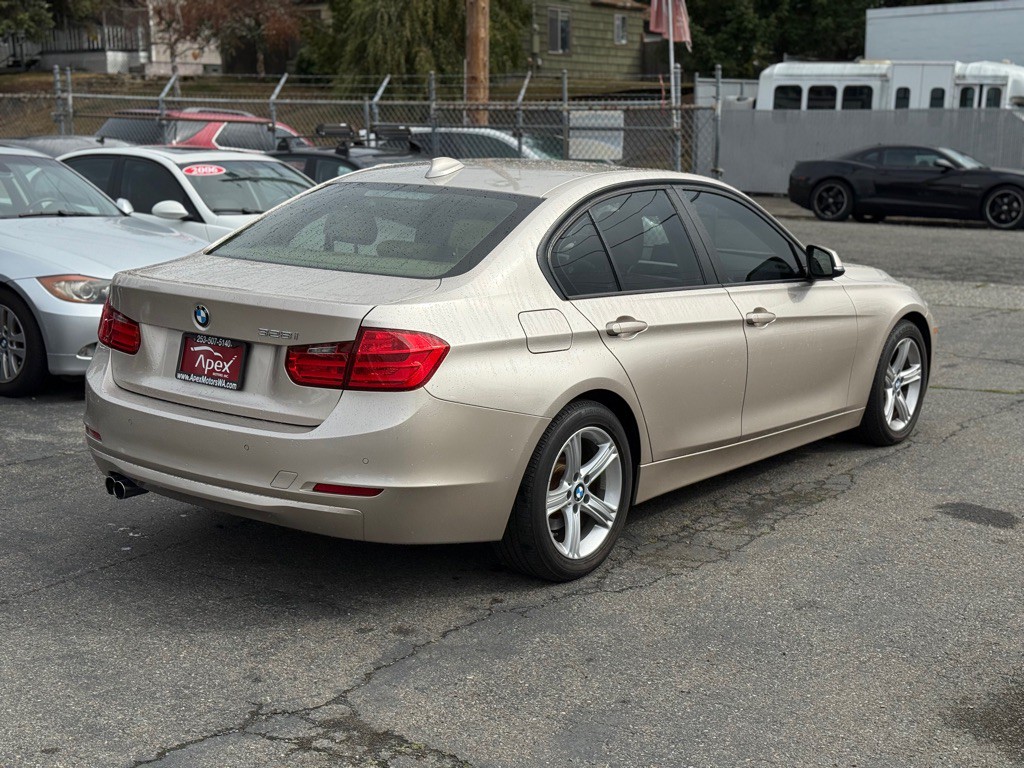 2013 BMW 3 Series Image 4