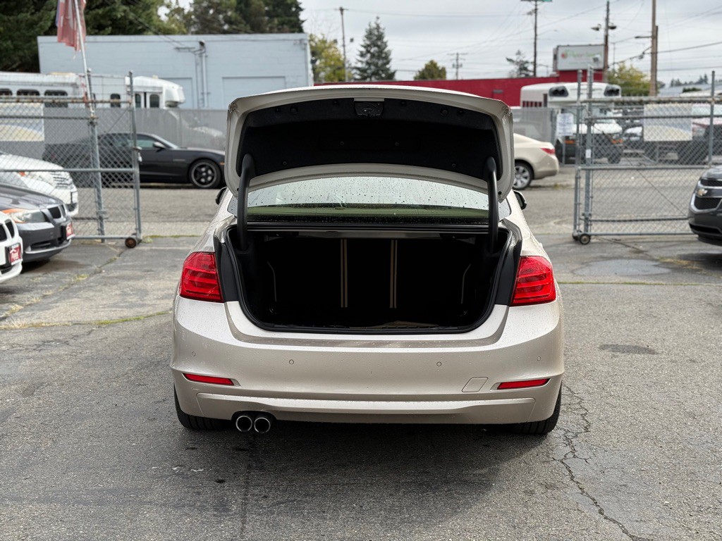 2013 BMW 3 Series Image 7