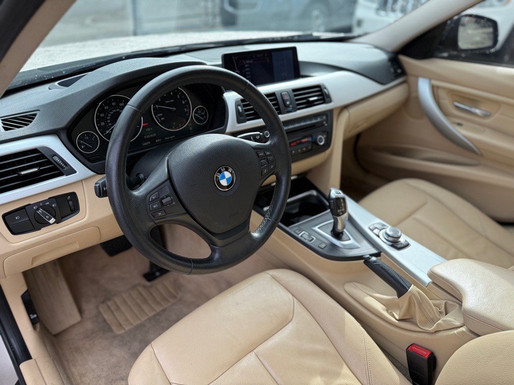2013 BMW 3 Series Image 10