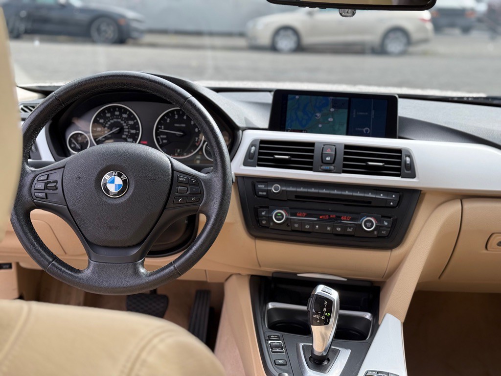 2013 BMW 3 Series Image 13