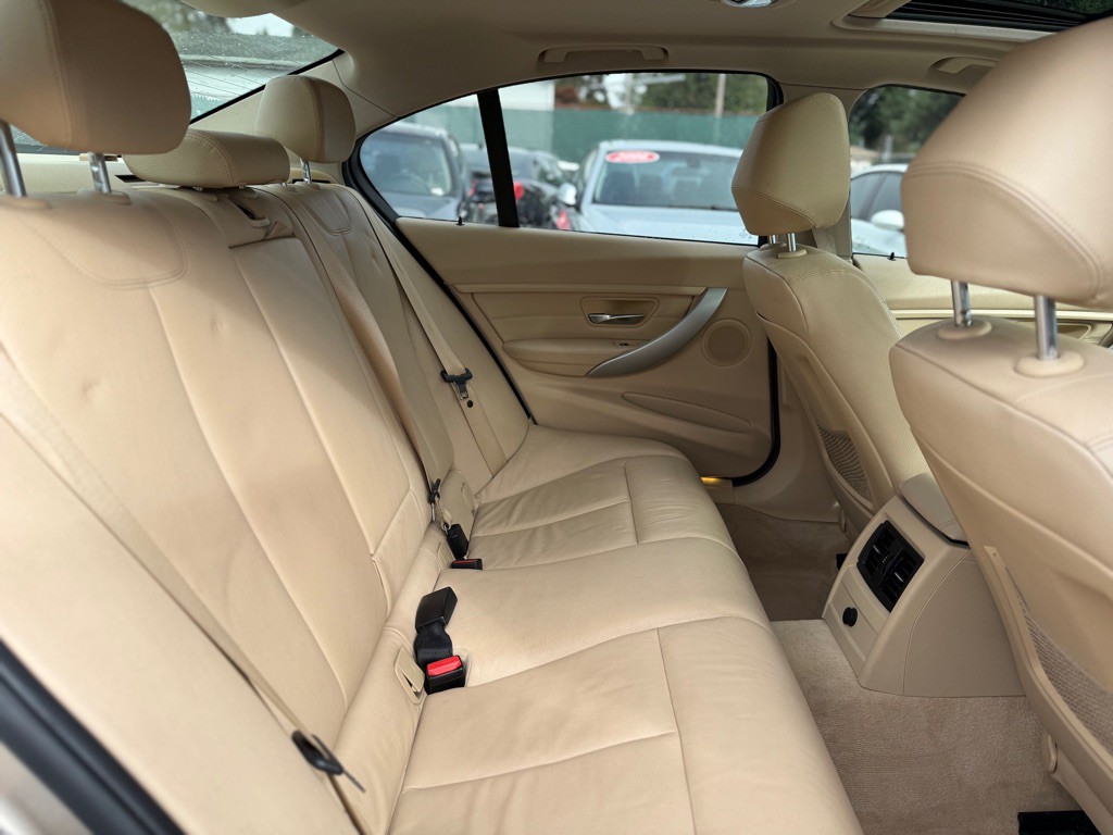 2013 BMW 3 Series Image 18