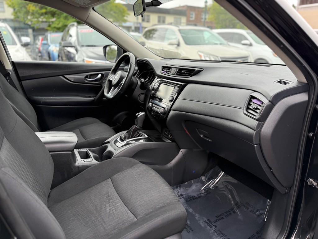 2018 Nissan Rogue Image 14