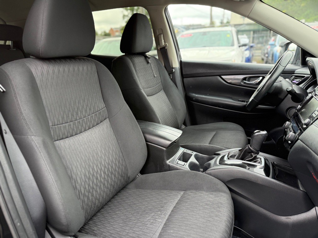 2018 Nissan Rogue Image 15