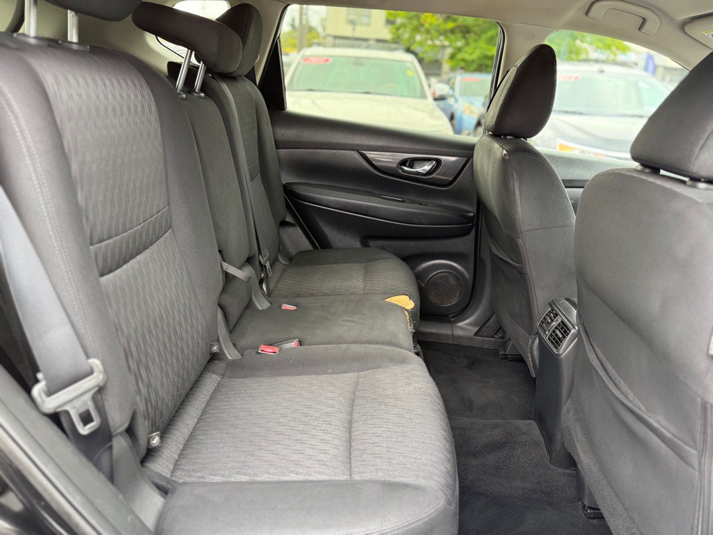 2018 Nissan Rogue Image 18