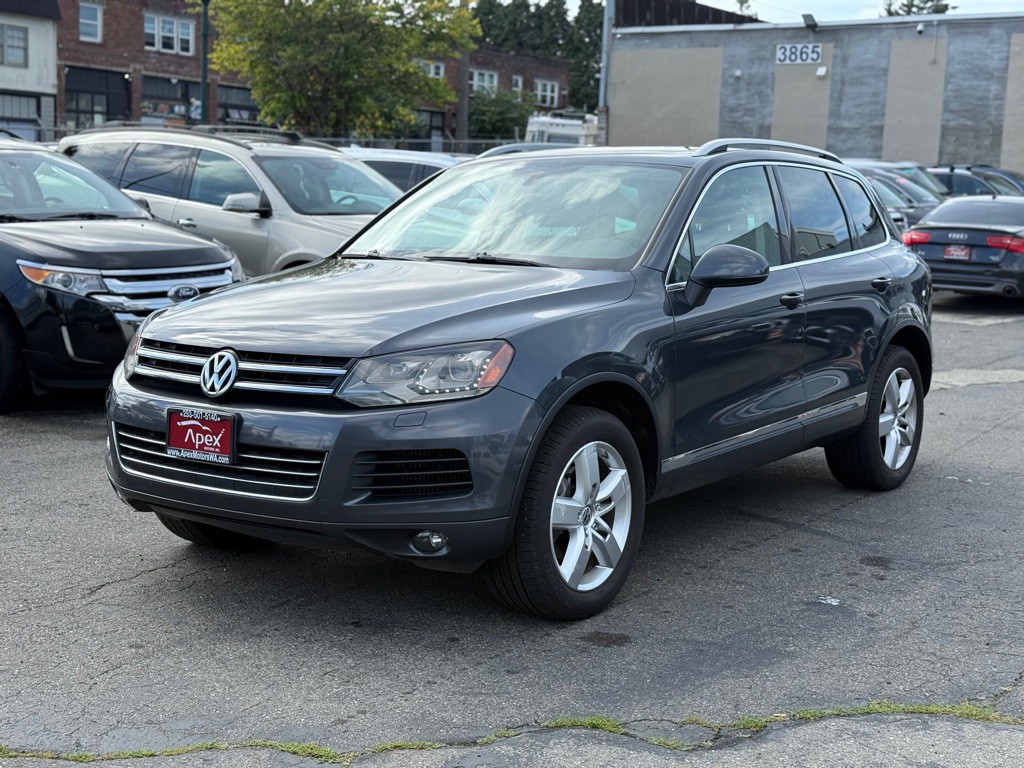 2011 Volkswagen Touareg Image 1