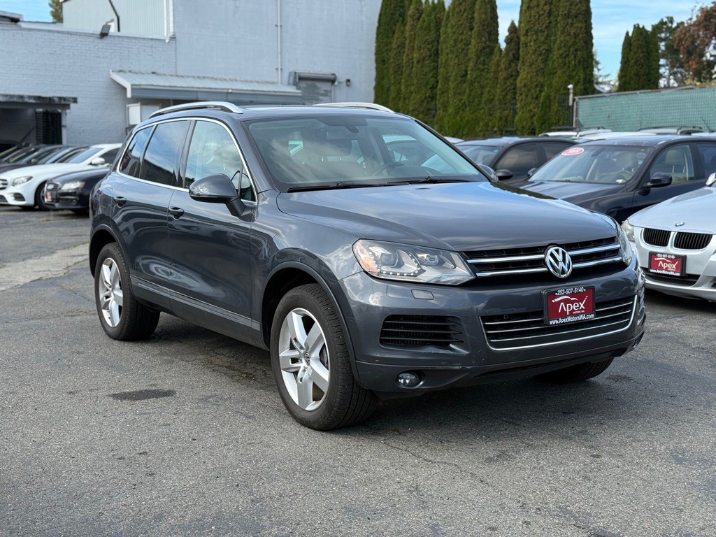 2011 Volkswagen Touareg Image 2