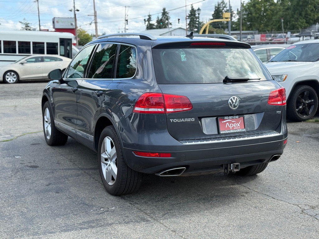 2011 Volkswagen Touareg Image 5