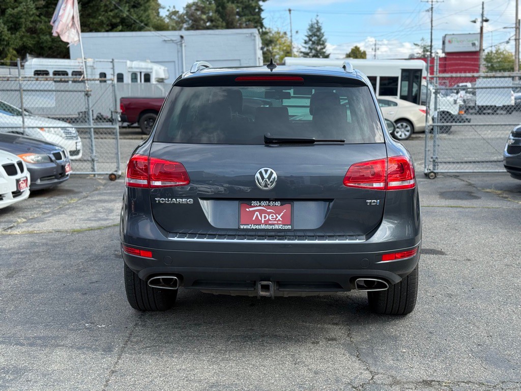 2011 Volkswagen Touareg Image 6