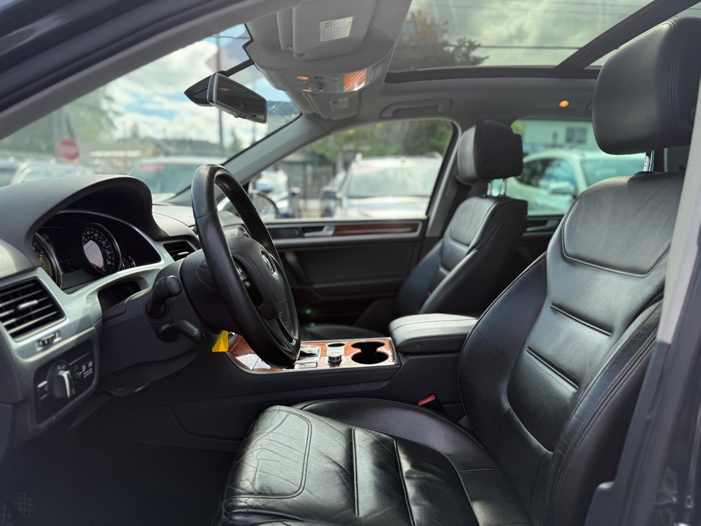 2011 Volkswagen Touareg Image 9