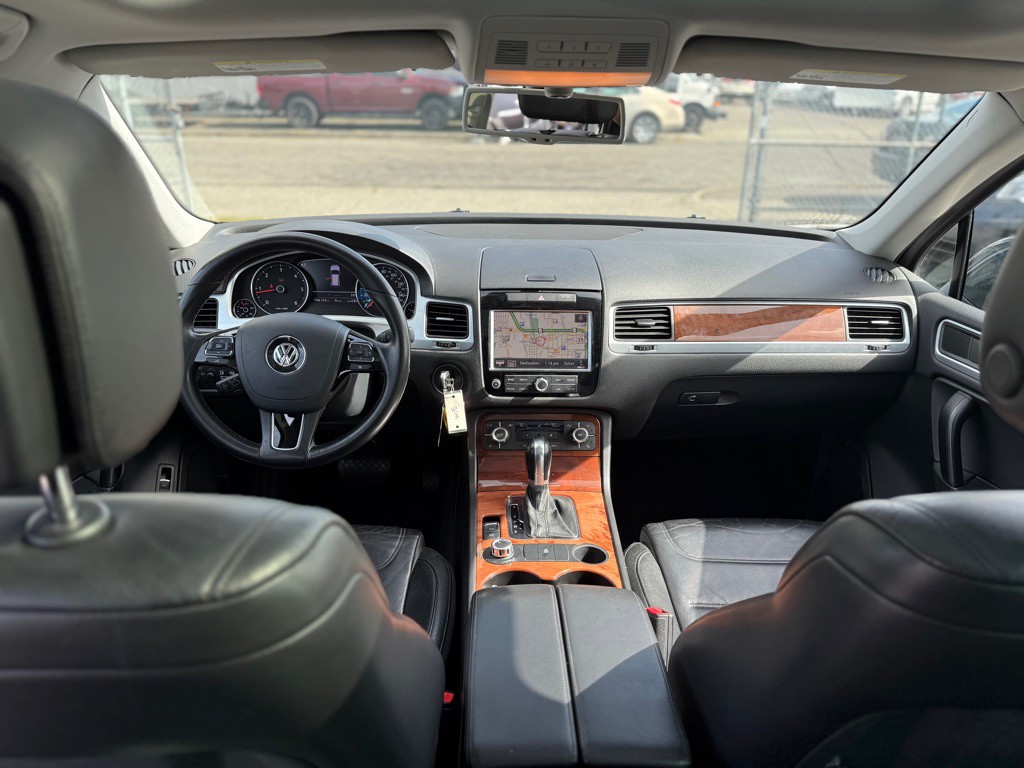 2011 Volkswagen Touareg Image 12