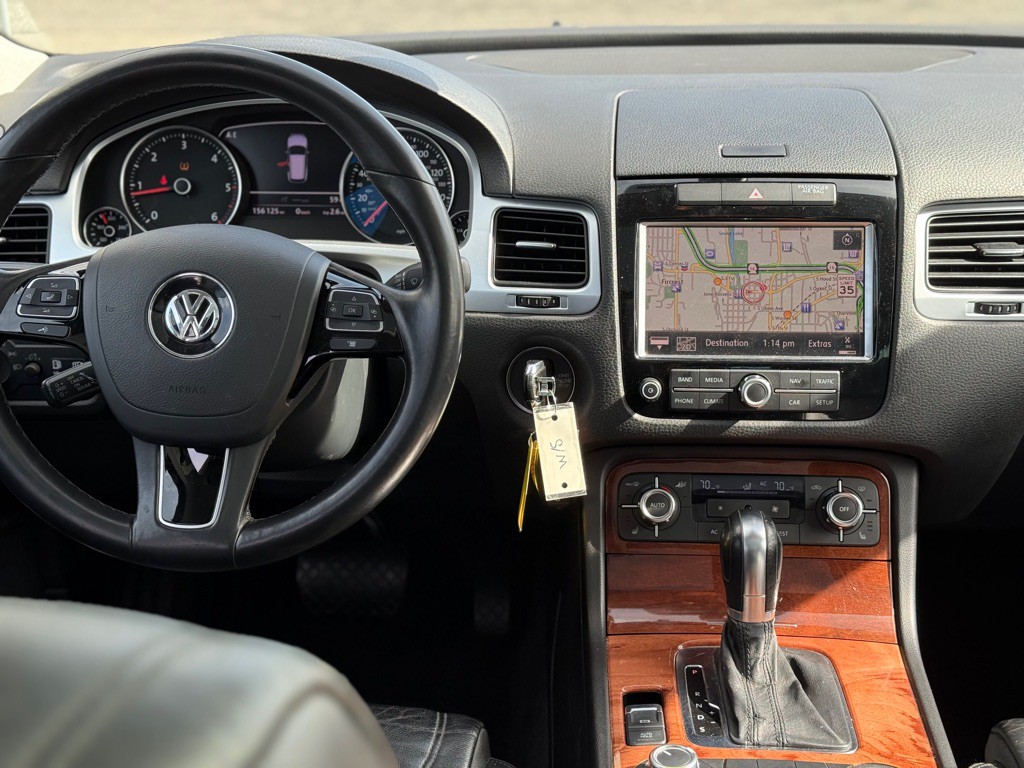 2011 Volkswagen Touareg Image 13