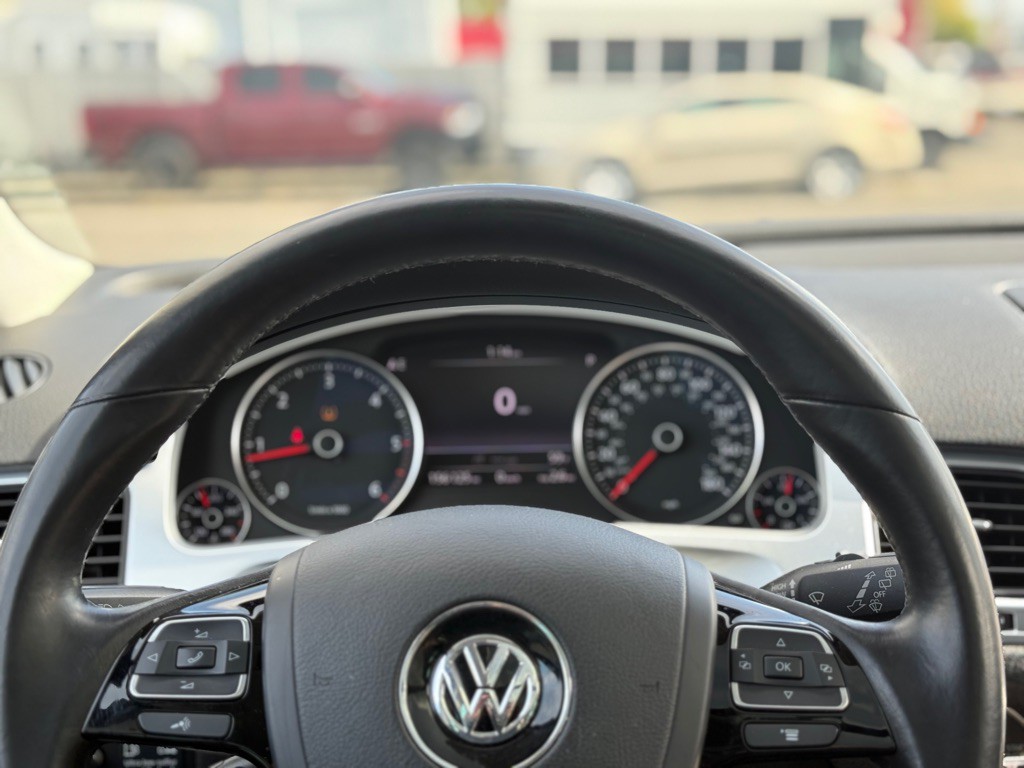 2011 Volkswagen Touareg Image 14