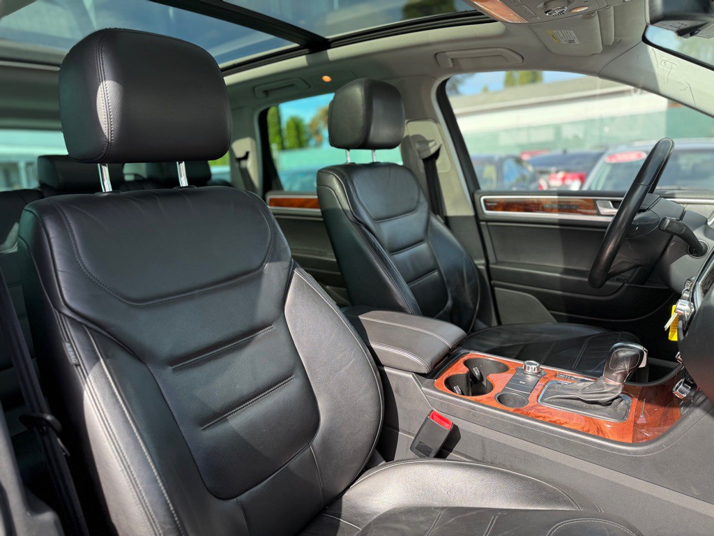 2011 Volkswagen Touareg Image 16