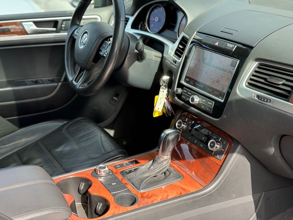 2011 Volkswagen Touareg Image 17