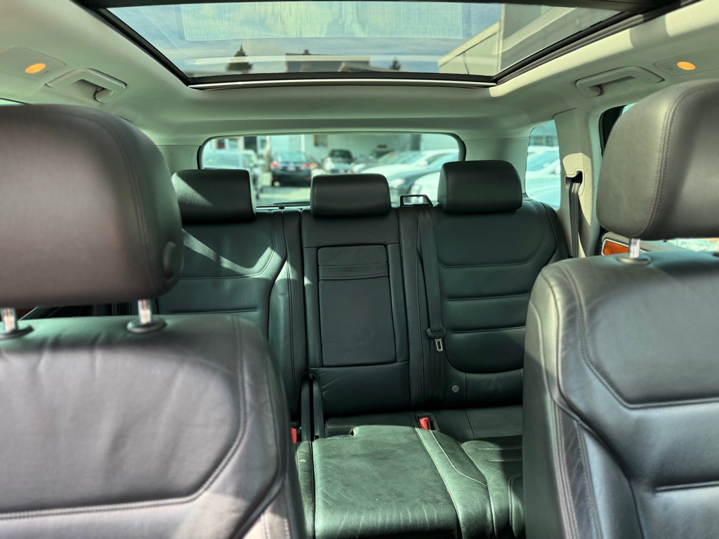 2011 Volkswagen Touareg Image 18