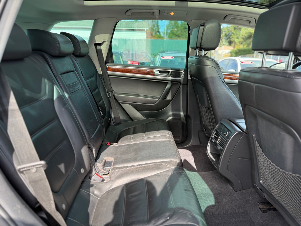 2011 Volkswagen Touareg Image 19
