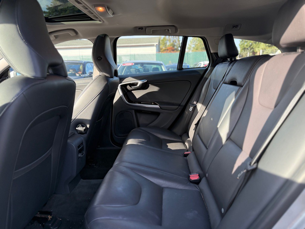 2015 Volvo V60 Image 11