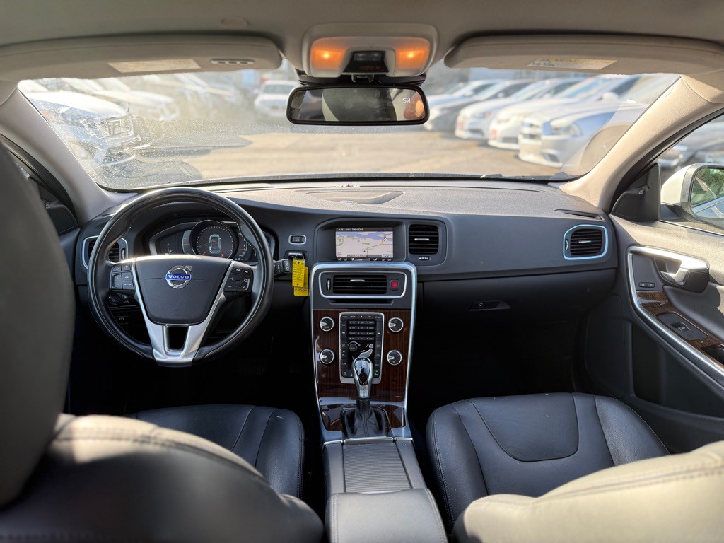 2015 Volvo V60 Image 12