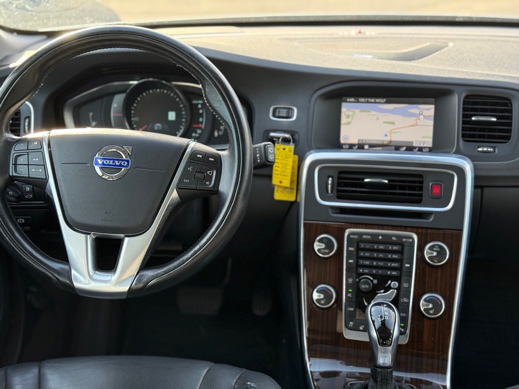 2015 Volvo V60 Image 13