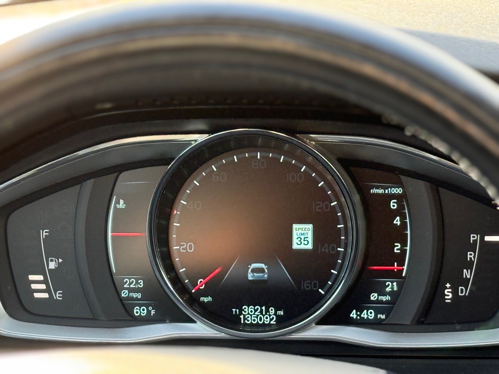 2015 Volvo V60 Image 14