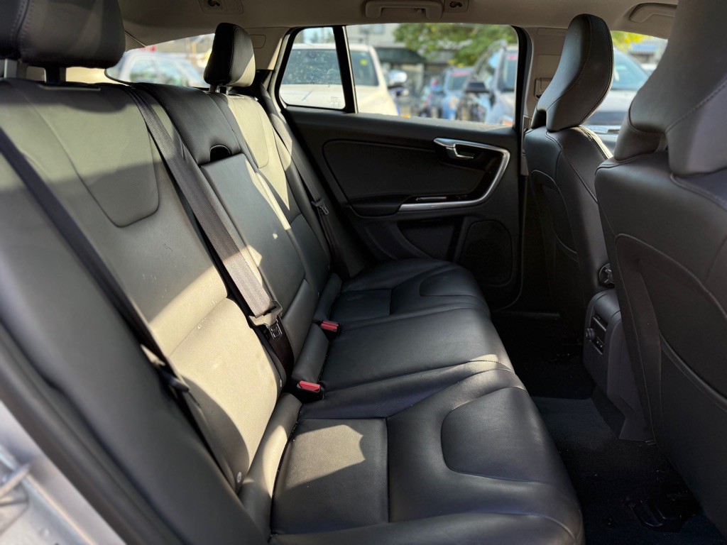 2015 Volvo V60 Image 19