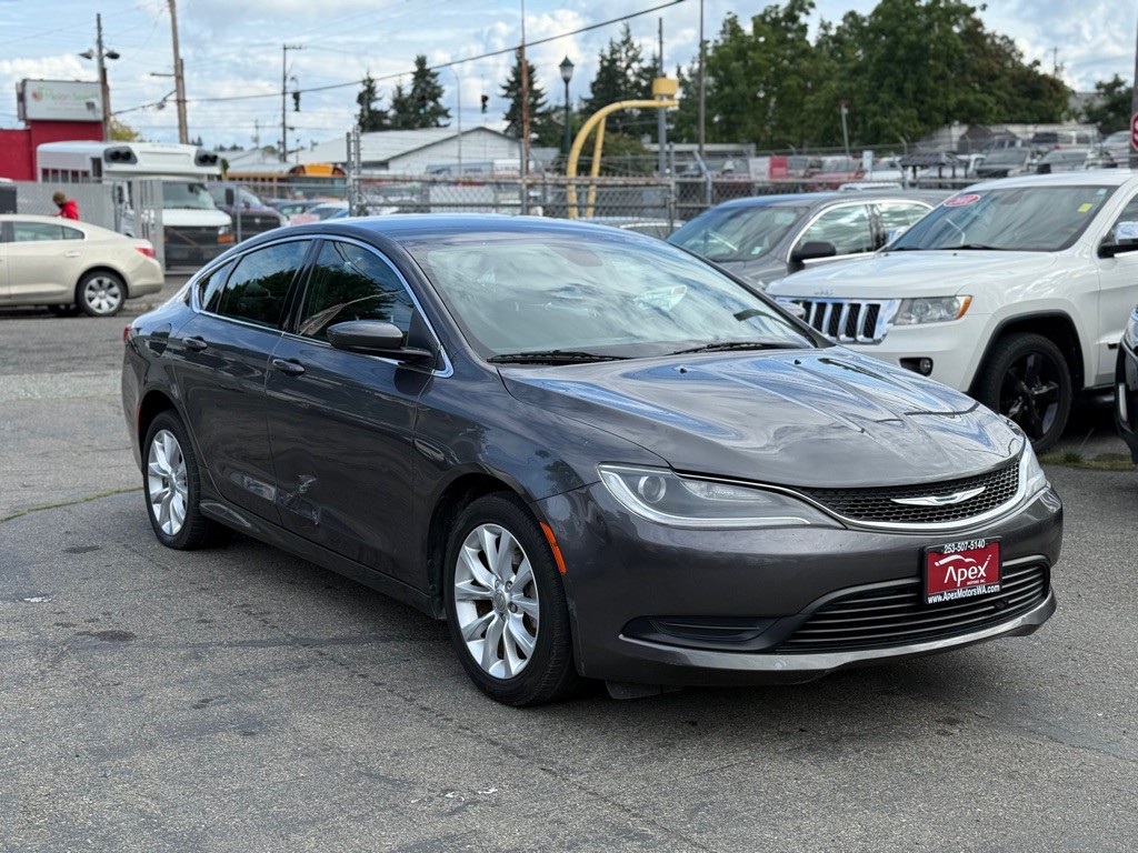 2015 Chrysler 200 Image 2