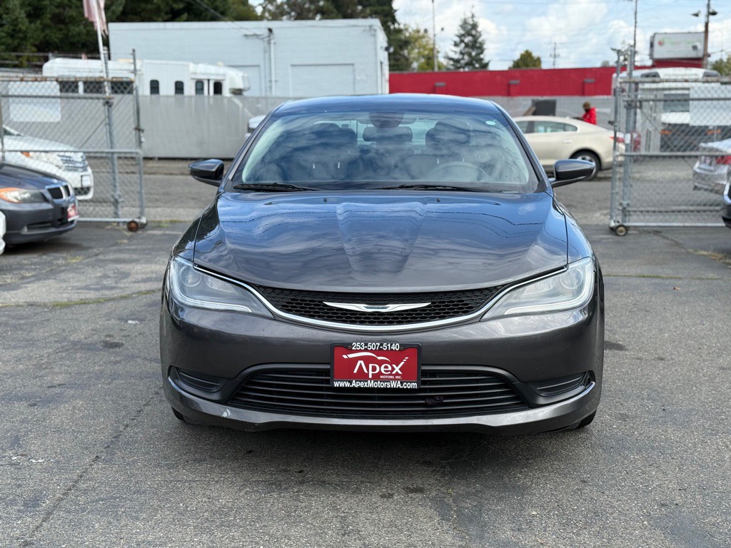 2015 Chrysler 200 Image 3