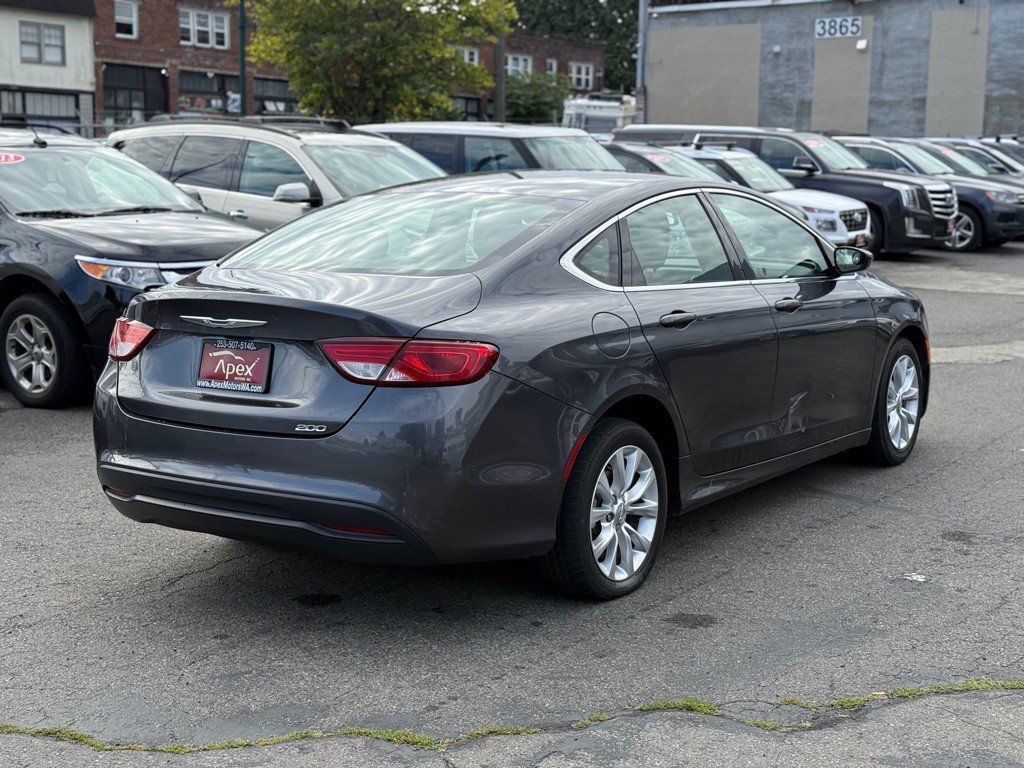 2015 Chrysler 200 Image 4