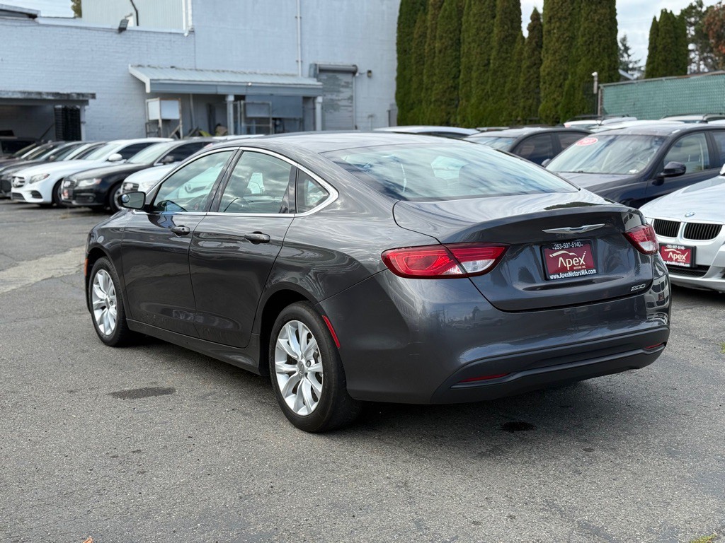 2015 Chrysler 200 Image 5