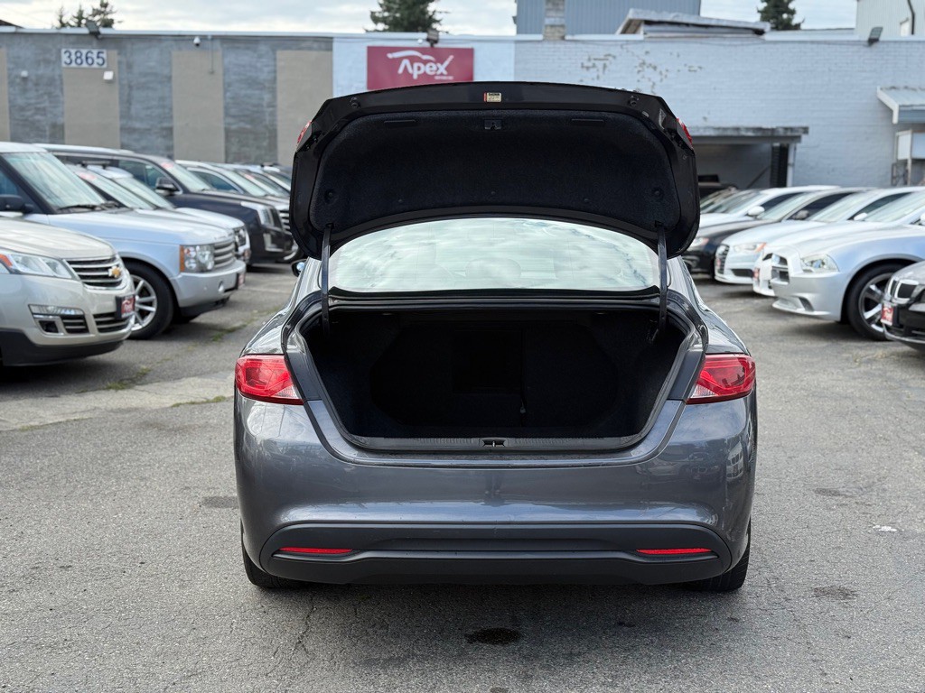 2015 Chrysler 200 Image 7