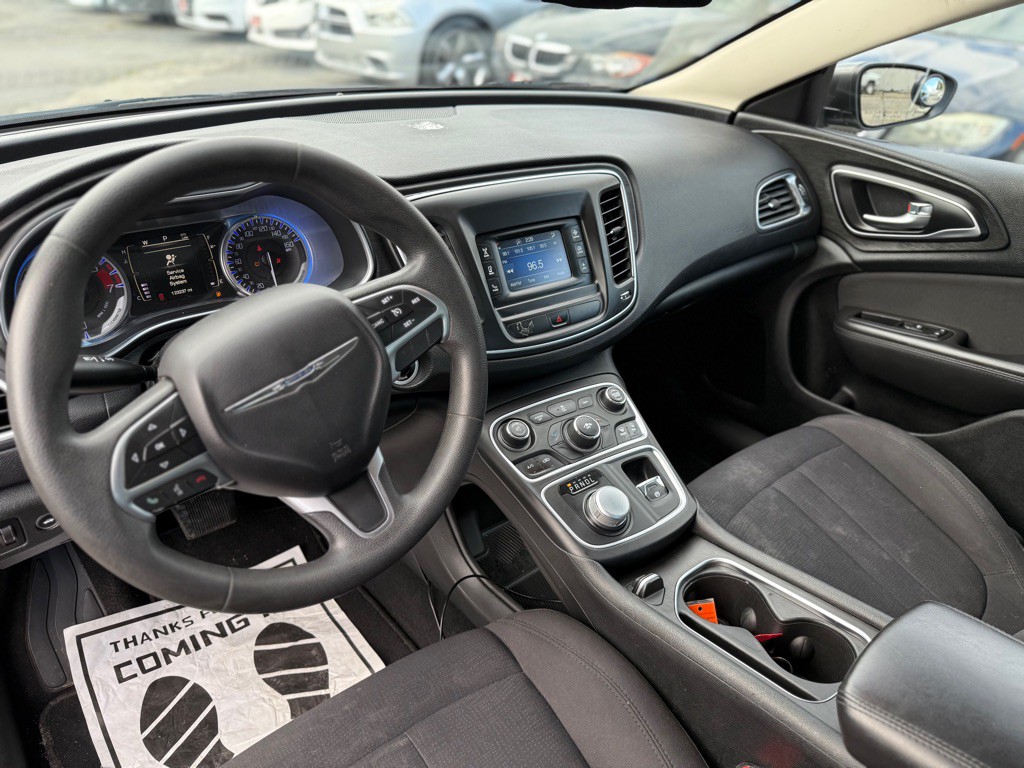 2015 Chrysler 200 Image 10