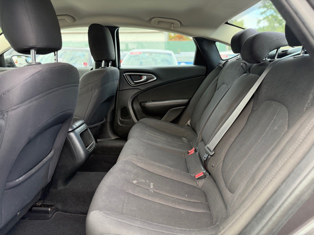 2015 Chrysler 200 Image 12