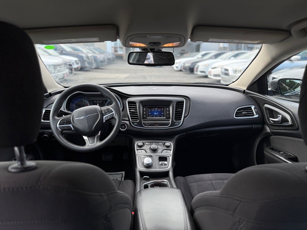2015 Chrysler 200 Image 13