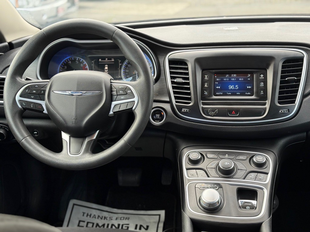 2015 Chrysler 200 Image 14