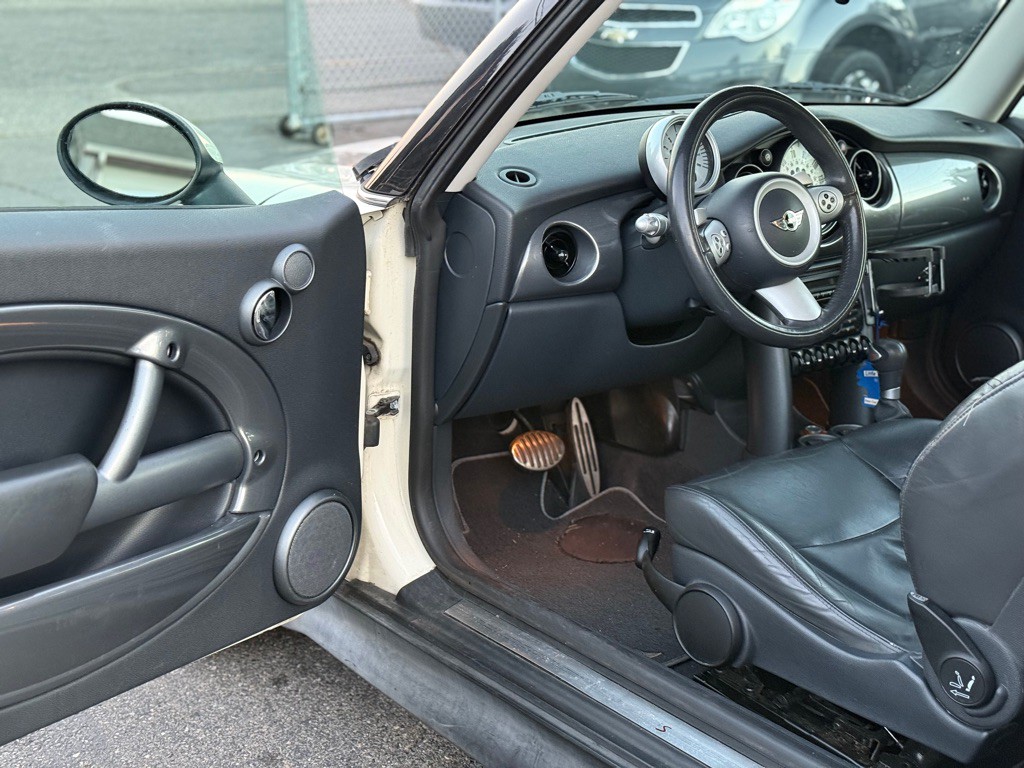 2006 MINI Cooper Image 8